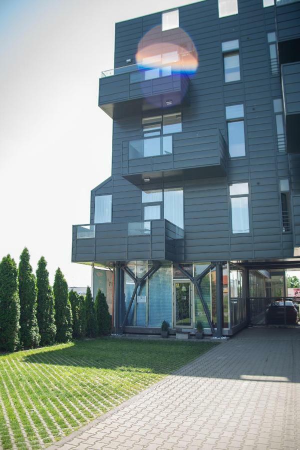 Apartments Steel Residence- Tesla Drive Experience Temešvár Exteriér fotografie