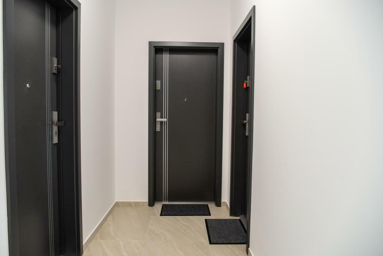 Apartments Steel Residence- Tesla Drive Experience Temešvár Exteriér fotografie
