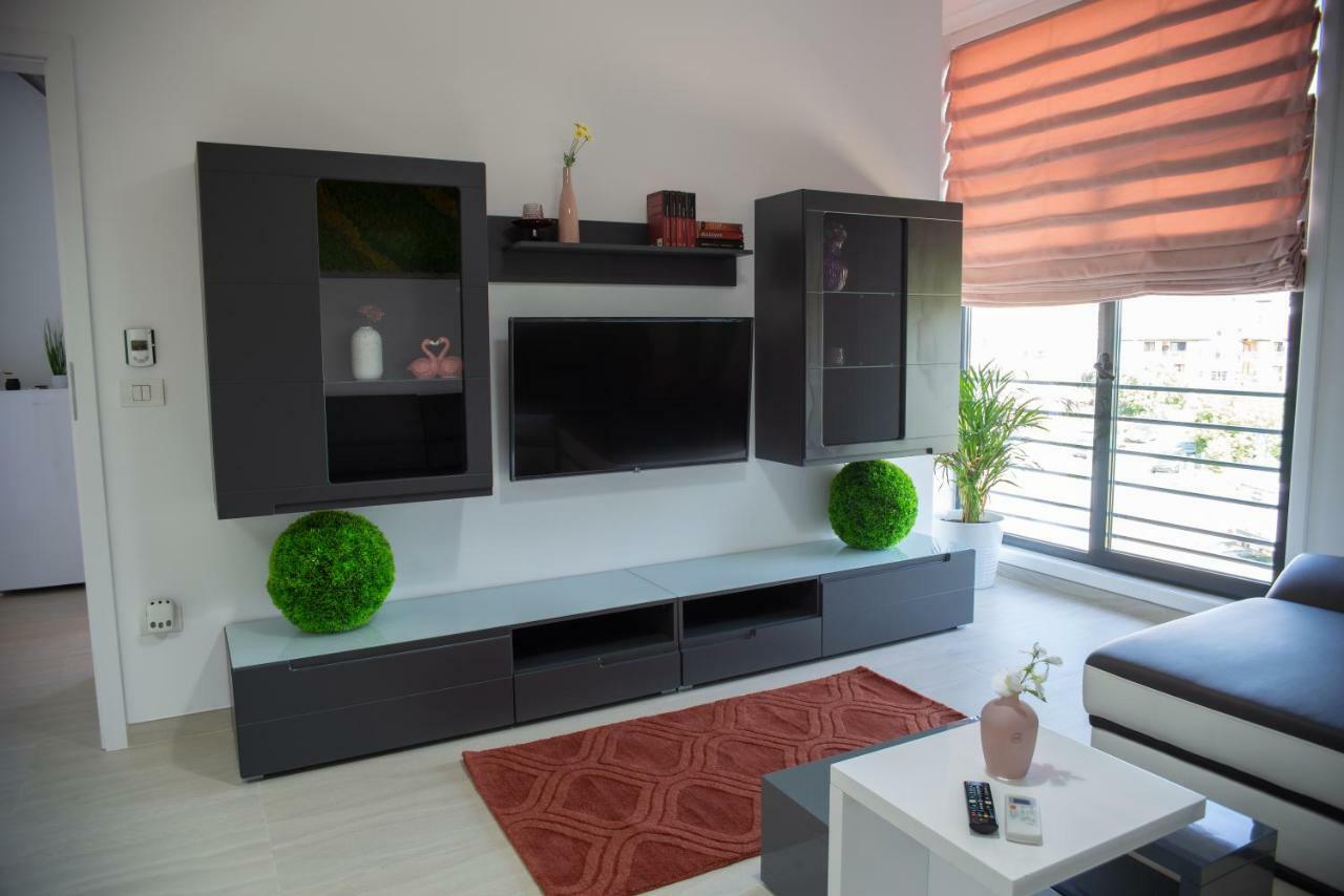 Apartments Steel Residence- Tesla Drive Experience Temešvár Exteriér fotografie